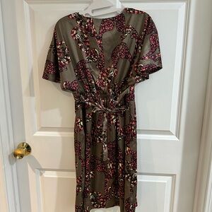 H&M Beautiful Gray Patterned Midi 70’s Style with Flutter Sleeves and Tie Medium